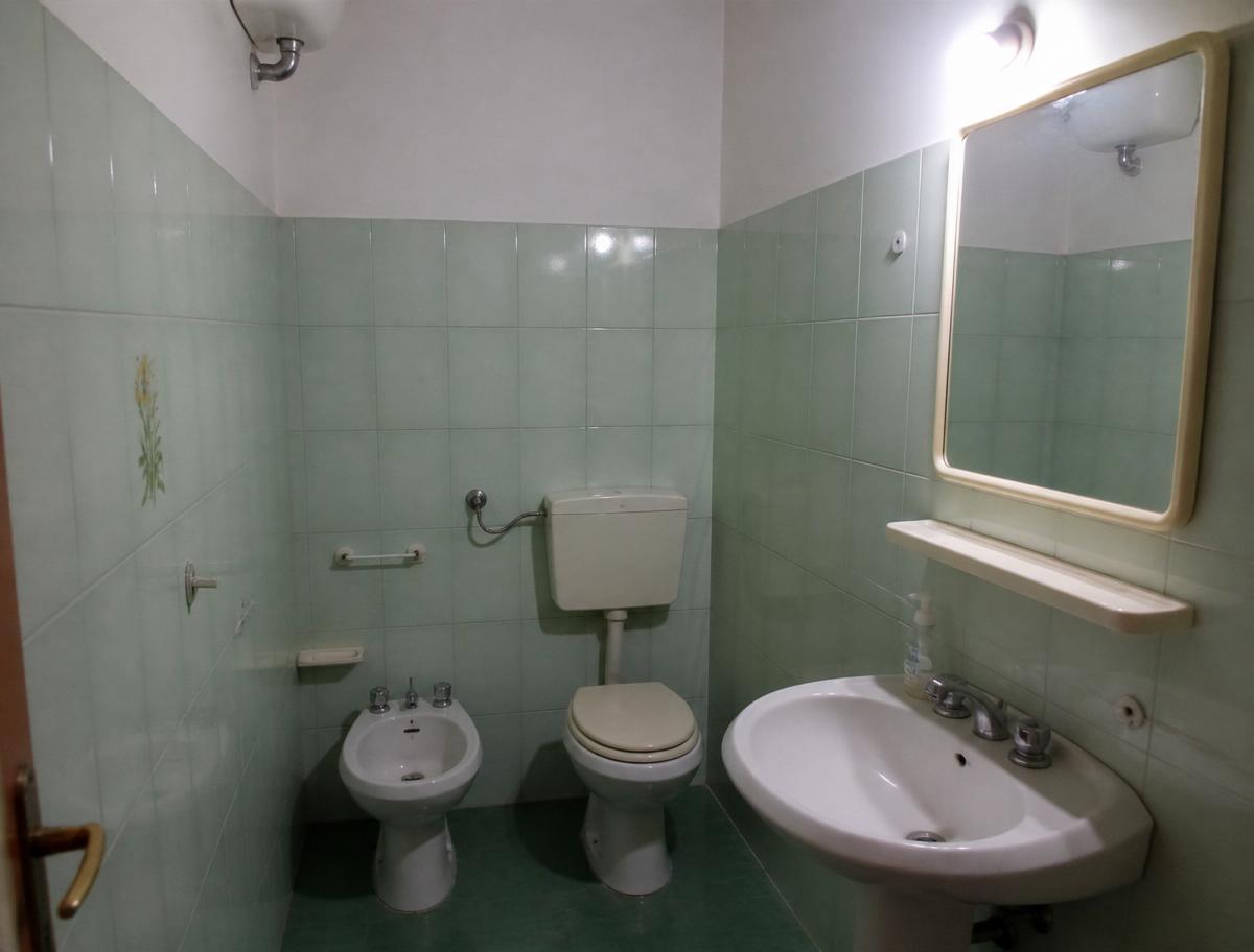 Bagno di servizio, casa singola anni '90 — prima